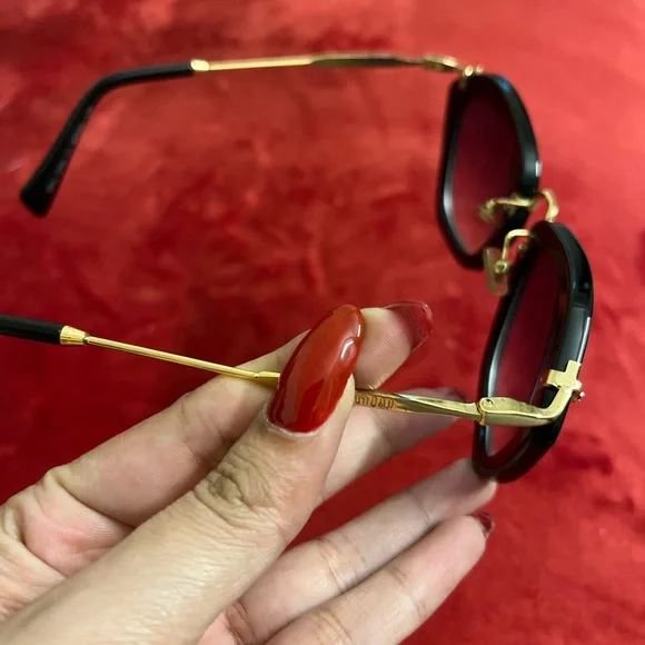 Cat Eye Sunglasses With Golden Frame - Picture 5 of 7